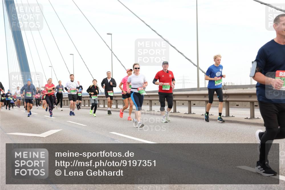 03.10.2025 - Köhlbrandbrückenlauf Lena Gebhardt http://msf.ph/oto/9197351 03.10.2025 15:31:00 Position 1  meine-sportfotos.de