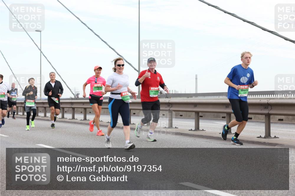 03.10.2025 - Köhlbrandbrückenlauf Lena Gebhardt http://msf.ph/oto/9197354 03.10.2025 15:31:01 Position 1 76527, 7291 meine-sportfotos.de