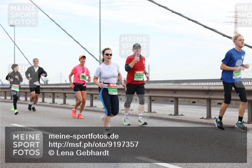 03.10.2025 - Köhlbrandbrückenlauf Lena Gebhardt http://msf.ph/oto/9197357 03.10.2025 15:31:02 Position 1 7652, 8192, 7291 meine-sportfotos.de