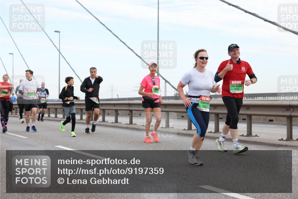 03.10.2025 - Köhlbrandbrückenlauf Lena Gebhardt http://msf.ph/oto/9197359 03.10.2025 15:31:02 Position 1 7652, 8192 meine-sportfotos.de