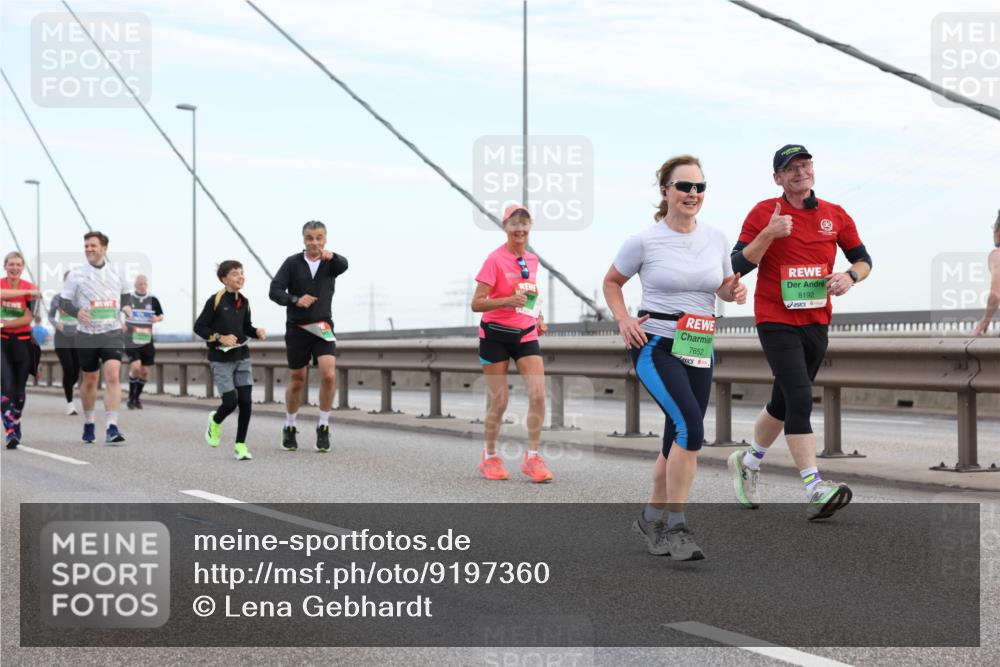 03.10.2025 - Köhlbrandbrückenlauf Lena Gebhardt http://msf.ph/oto/9197360 03.10.2025 15:31:02 Position 1 8192, 7652 meine-sportfotos.de