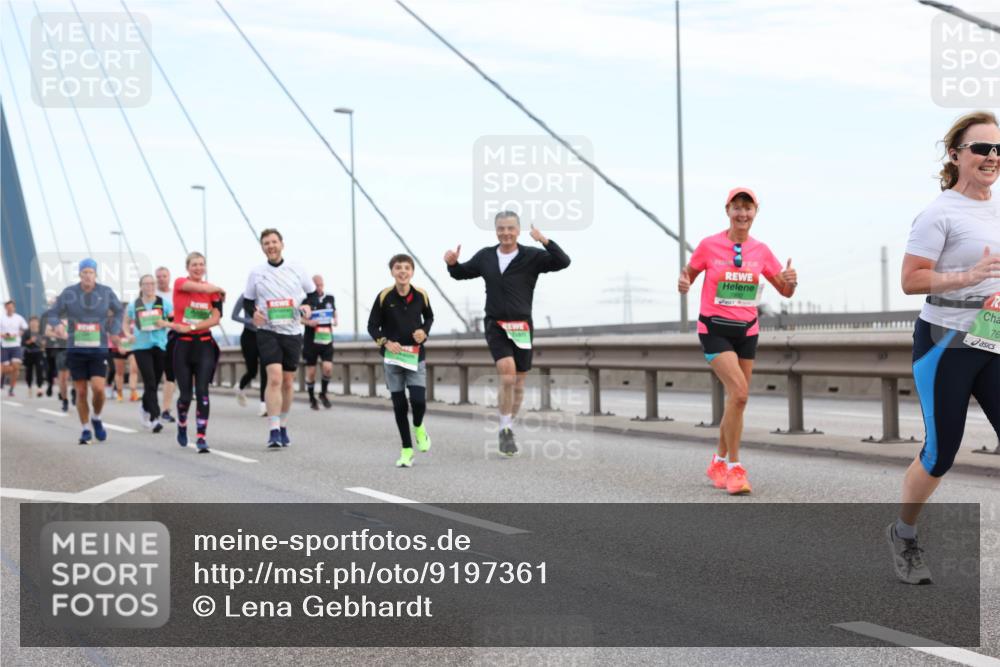 03.10.2025 - Köhlbrandbrückenlauf Lena Gebhardt http://msf.ph/oto/9197361 03.10.2025 15:31:02 Position 1 76 meine-sportfotos.de