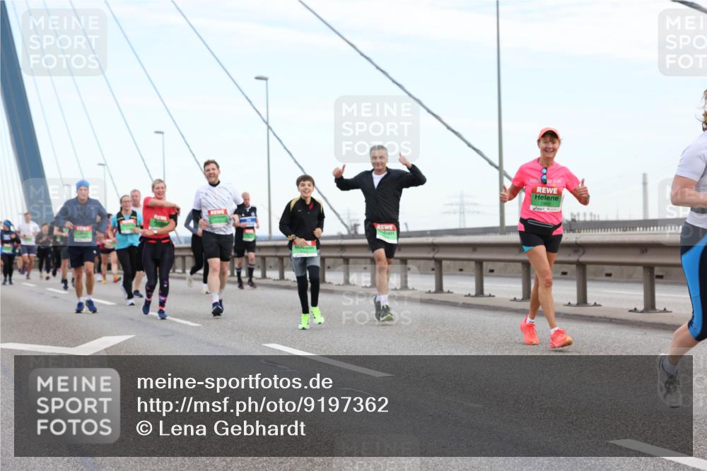 03.10.2025 - Köhlbrandbrückenlauf Lena Gebhardt http://msf.ph/oto/9197362 03.10.2025 15:31:03 Position 1 7992 meine-sportfotos.de