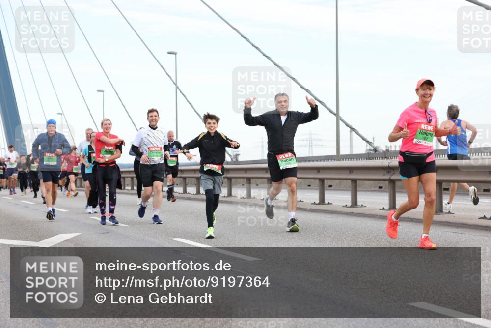 03.10.2025 - Köhlbrandbrückenlauf Lena Gebhardt http://msf.ph/oto/9197364 03.10.2025 15:31:03 Position 1 7992 meine-sportfotos.de