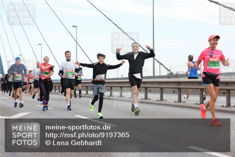 03.10.2025 - Köhlbrandbrückenlauf Lena Gebhardt http://msf.ph/oto/9197365 03.10.2025 15:31:03 Position 1 7992 meine-sportfotos.de