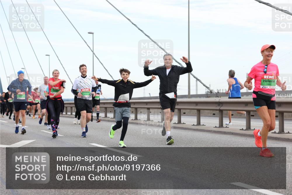 03.10.2025 - Köhlbrandbrückenlauf Lena Gebhardt http://msf.ph/oto/9197366 03.10.2025 15:31:03 Position 1 9133, 7992 meine-sportfotos.de
