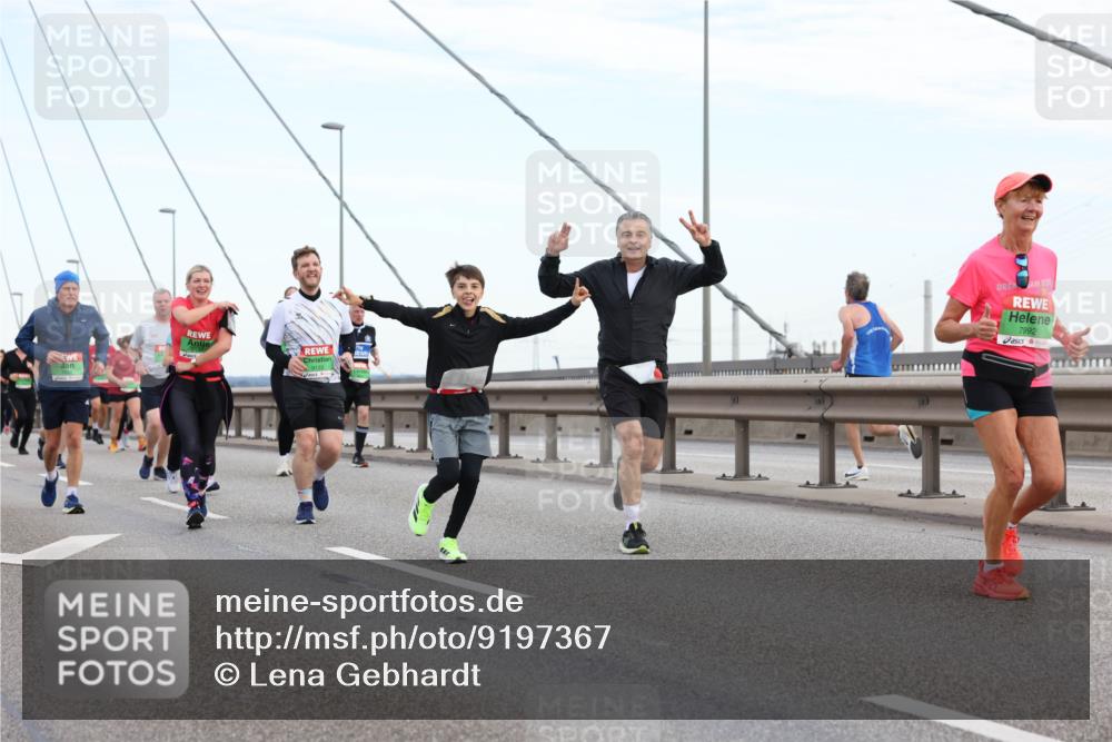 03.10.2025 - Köhlbrandbrückenlauf Lena Gebhardt http://msf.ph/oto/9197367 03.10.2025 15:31:03 Position 1 9133, 7992 meine-sportfotos.de