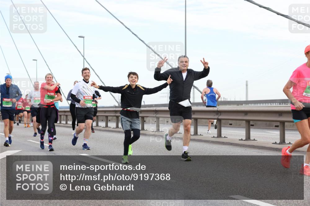 03.10.2025 - Köhlbrandbrückenlauf Lena Gebhardt http://msf.ph/oto/9197368 03.10.2025 15:31:04 Position 1 9133 meine-sportfotos.de