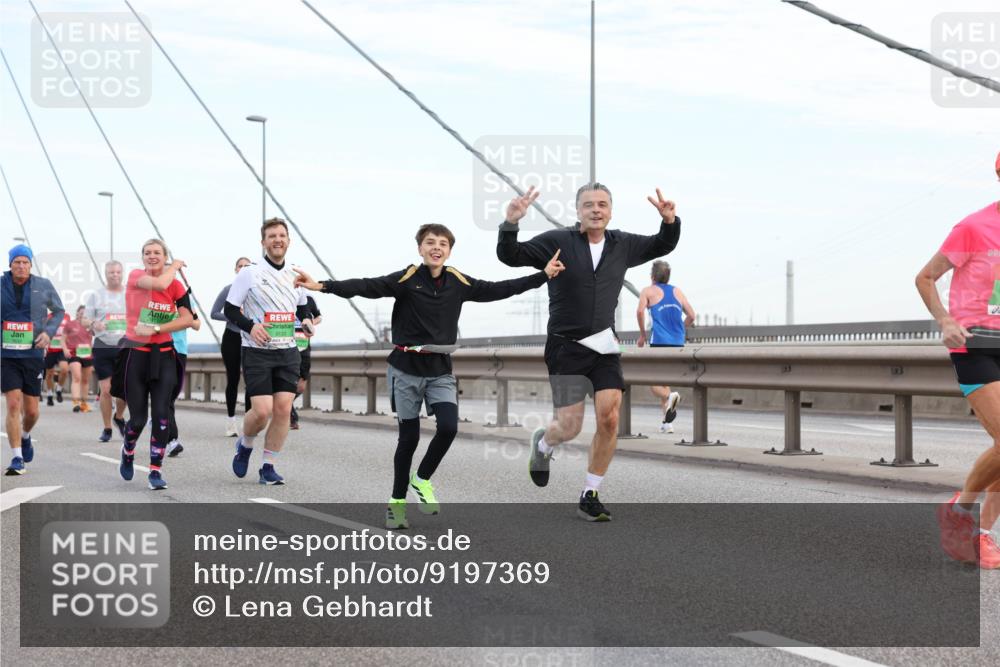 03.10.2025 - Köhlbrandbrückenlauf Lena Gebhardt http://msf.ph/oto/9197369 03.10.2025 15:31:04 Position 1  meine-sportfotos.de