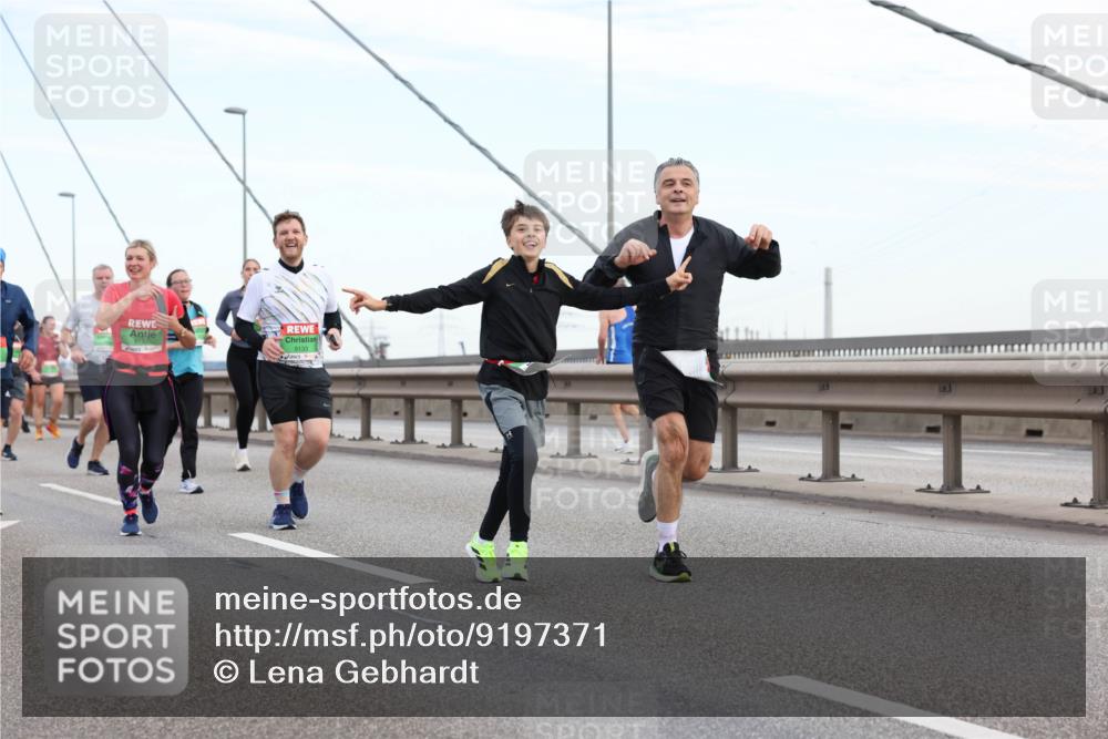 03.10.2025 - Köhlbrandbrückenlauf Lena Gebhardt http://msf.ph/oto/9197371 03.10.2025 15:31:04 Position 1 9133 meine-sportfotos.de