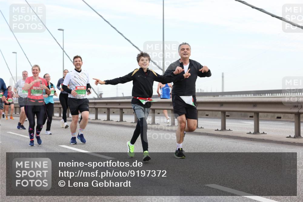 03.10.2025 - Köhlbrandbrückenlauf Lena Gebhardt http://msf.ph/oto/9197372 03.10.2025 15:31:04 Position 1  meine-sportfotos.de