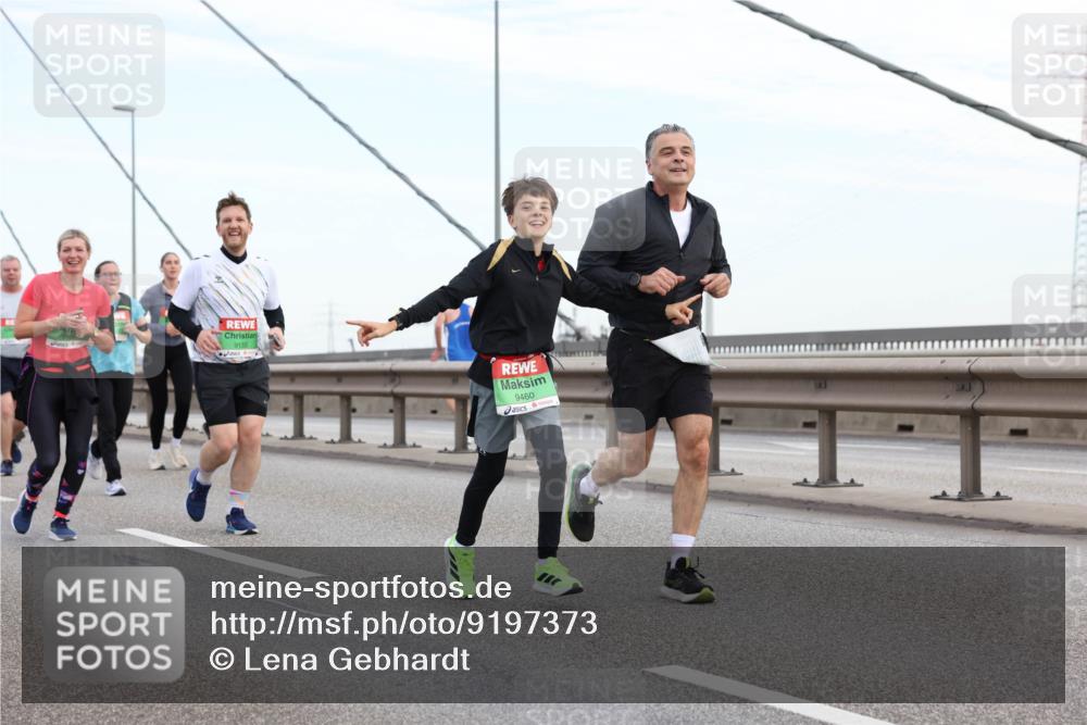 03.10.2025 - Köhlbrandbrückenlauf Lena Gebhardt http://msf.ph/oto/9197373 03.10.2025 15:31:05 Position 1 9133, 9460 meine-sportfotos.de