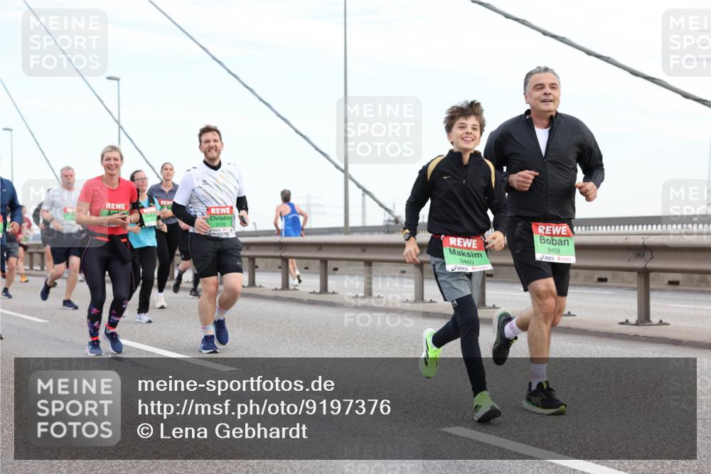 03.10.2025 - Köhlbrandbrückenlauf Lena Gebhardt http://msf.ph/oto/9197376 03.10.2025 15:31:05 Position 1 9133, 9460, 9459 meine-sportfotos.de