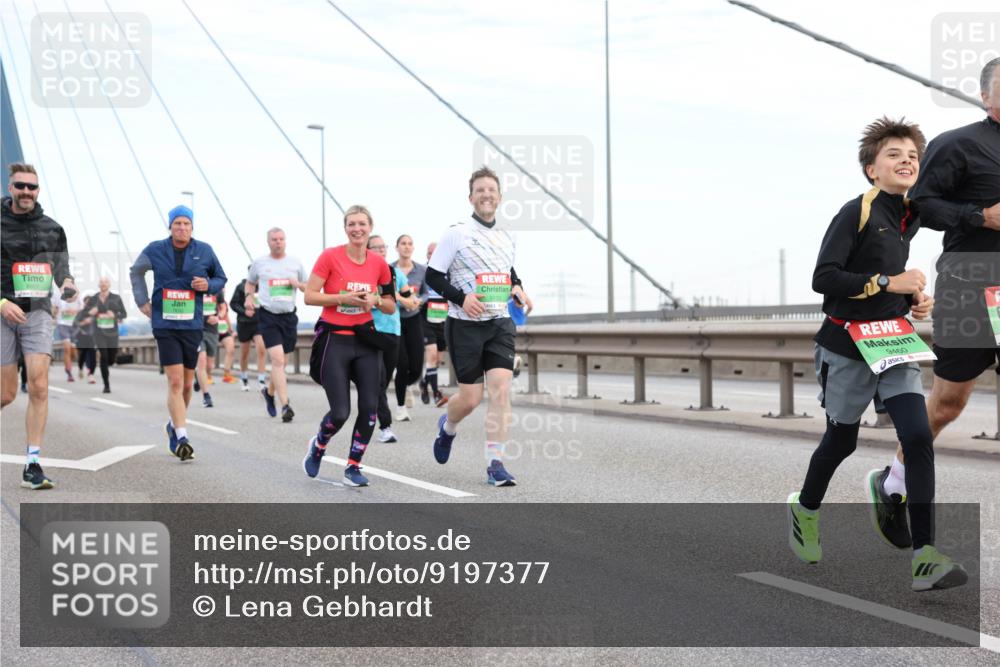 03.10.2025 - Köhlbrandbrückenlauf Lena Gebhardt http://msf.ph/oto/9197377 03.10.2025 15:31:05 Position 1 9460 meine-sportfotos.de