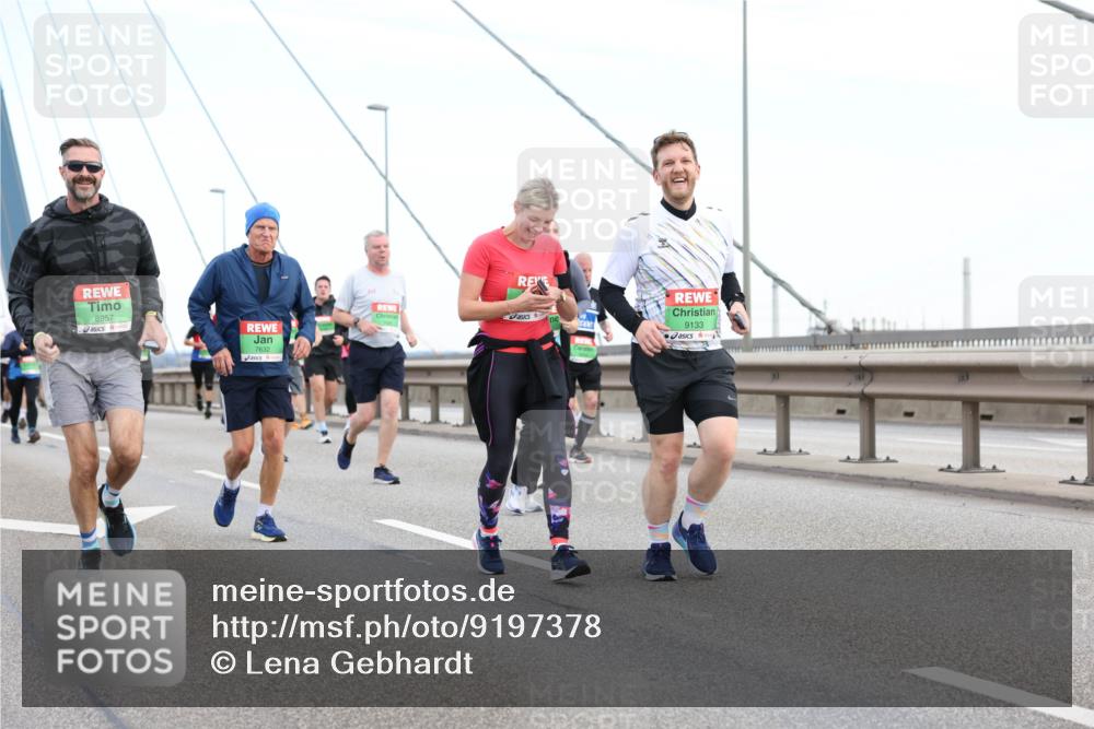 03.10.2025 - Köhlbrandbrückenlauf Lena Gebhardt http://msf.ph/oto/9197378 03.10.2025 15:31:06 Position 1 8957, 7632, 9133 meine-sportfotos.de