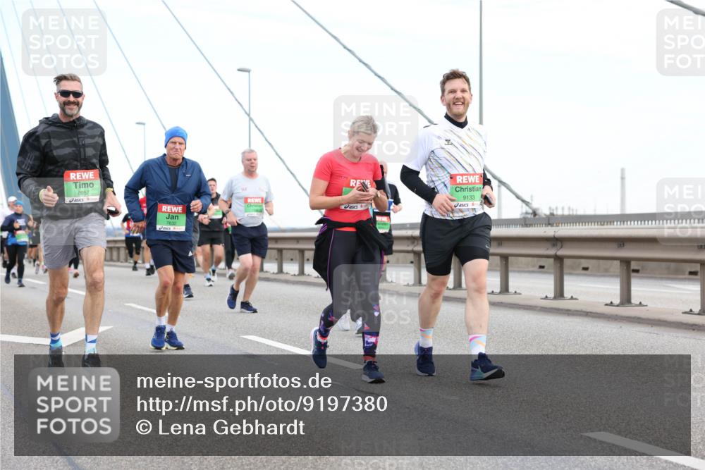 03.10.2025 - Köhlbrandbrückenlauf Lena Gebhardt http://msf.ph/oto/9197380 03.10.2025 15:31:06 Position 1 8957, 7632, 9133 meine-sportfotos.de