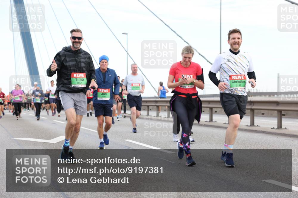 03.10.2025 - Köhlbrandbrückenlauf Lena Gebhardt http://msf.ph/oto/9197381 03.10.2025 15:31:06 Position 1 8957, 7632, 9133 meine-sportfotos.de