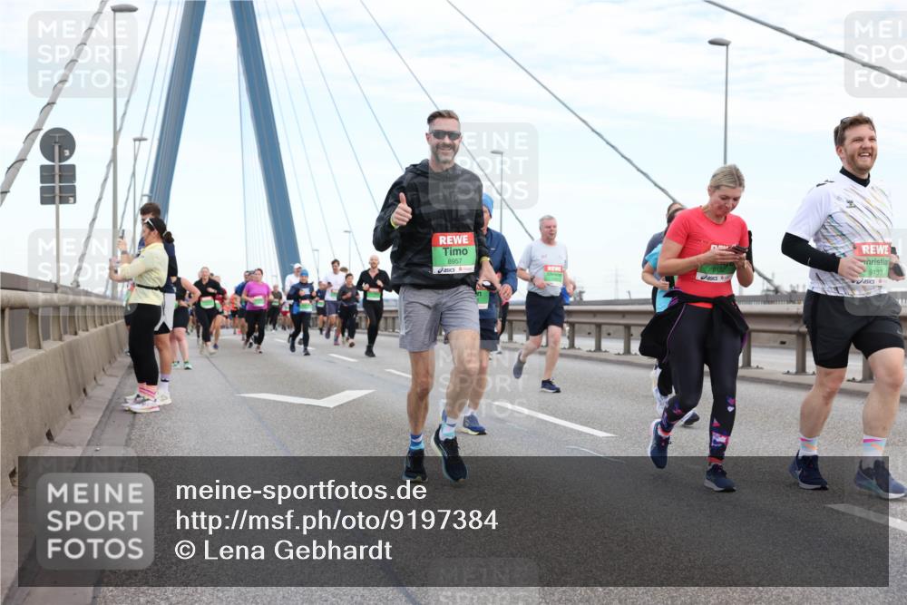03.10.2025 - Köhlbrandbrückenlauf Lena Gebhardt http://msf.ph/oto/9197384 03.10.2025 15:31:07 Position 1 8957, 9133 meine-sportfotos.de