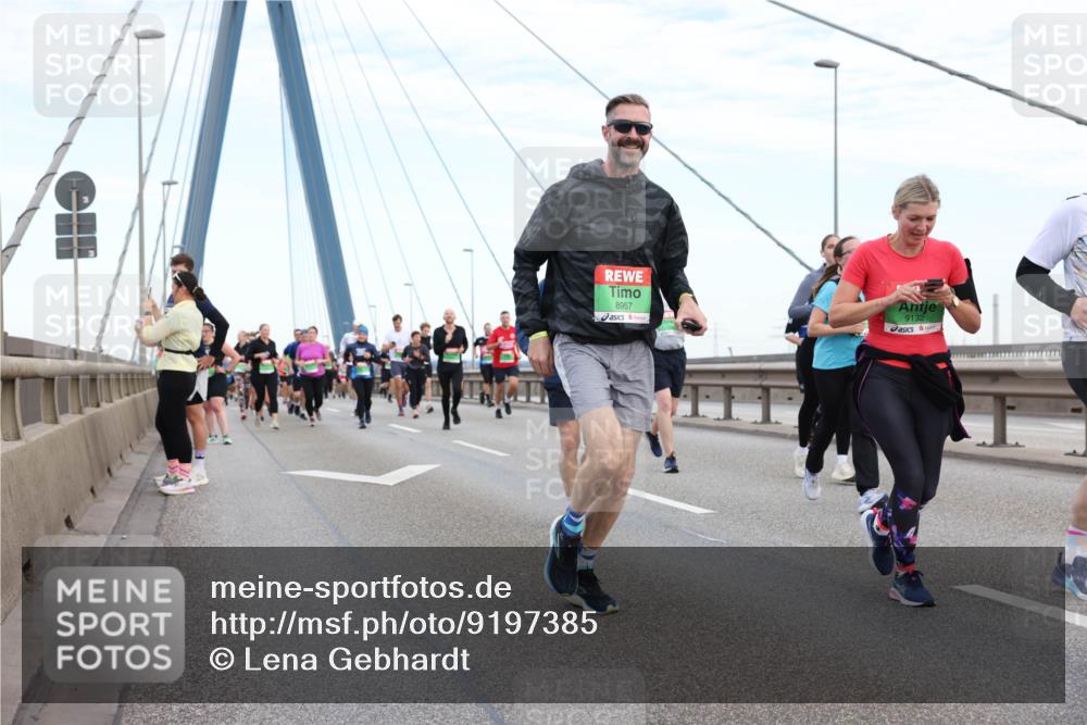 03.10.2025 - Köhlbrandbrückenlauf Lena Gebhardt http://msf.ph/oto/9197385 03.10.2025 15:31:07 Position 1 8957, 9132 meine-sportfotos.de