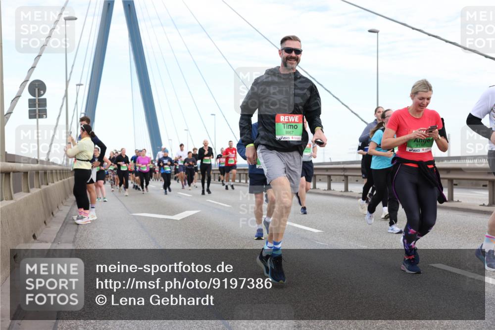 03.10.2025 - Köhlbrandbrückenlauf Lena Gebhardt http://msf.ph/oto/9197386 03.10.2025 15:31:07 Position 1 8957, 9132 meine-sportfotos.de