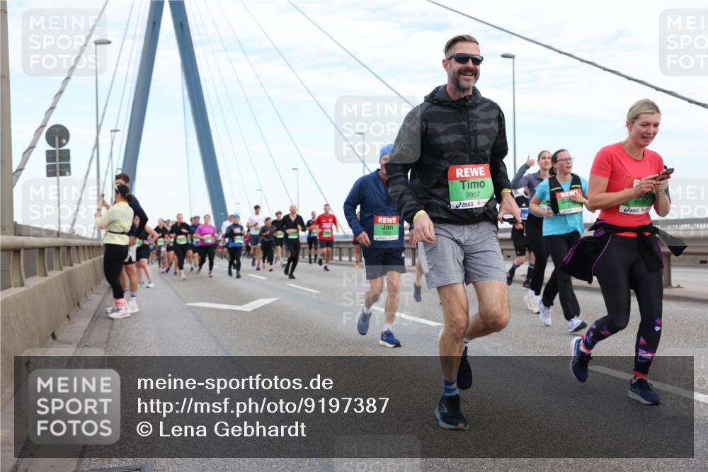 03.10.2025 - Köhlbrandbrückenlauf Lena Gebhardt http://msf.ph/oto/9197387 03.10.2025 15:31:07 Position 1 8957 meine-sportfotos.de