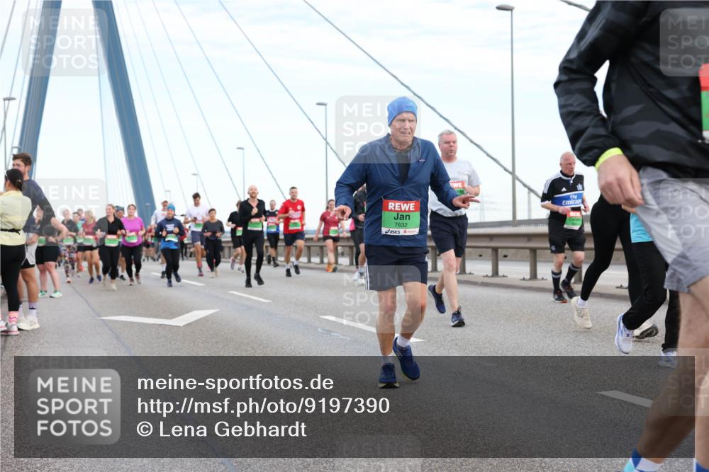 03.10.2025 - Köhlbrandbrückenlauf Lena Gebhardt http://msf.ph/oto/9197390 03.10.2025 15:31:08 Position 1 7632 meine-sportfotos.de