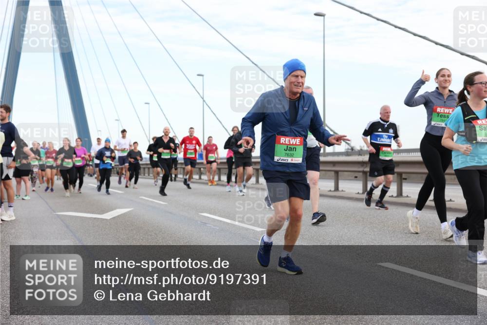 03.10.2025 - Köhlbrandbrückenlauf Lena Gebhardt http://msf.ph/oto/9197391 03.10.2025 15:31:08 Position 1 7632, 7917 meine-sportfotos.de