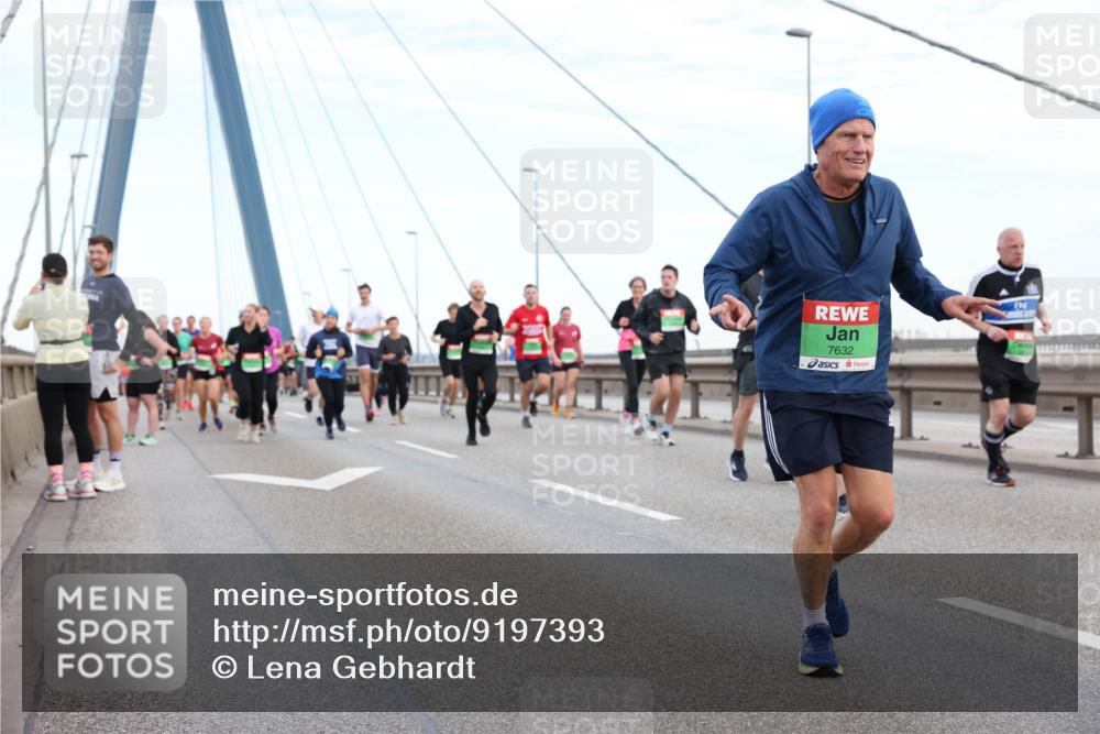 03.10.2025 - Köhlbrandbrückenlauf Lena Gebhardt http://msf.ph/oto/9197393 03.10.2025 15:31:08 Position 1 7632 meine-sportfotos.de