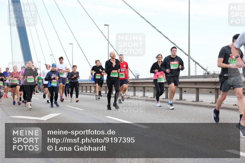 03.10.2025 - Köhlbrandbrückenlauf Lena Gebhardt http://msf.ph/oto/9197395 03.10.2025 15:31:09 Position 1  meine-sportfotos.de