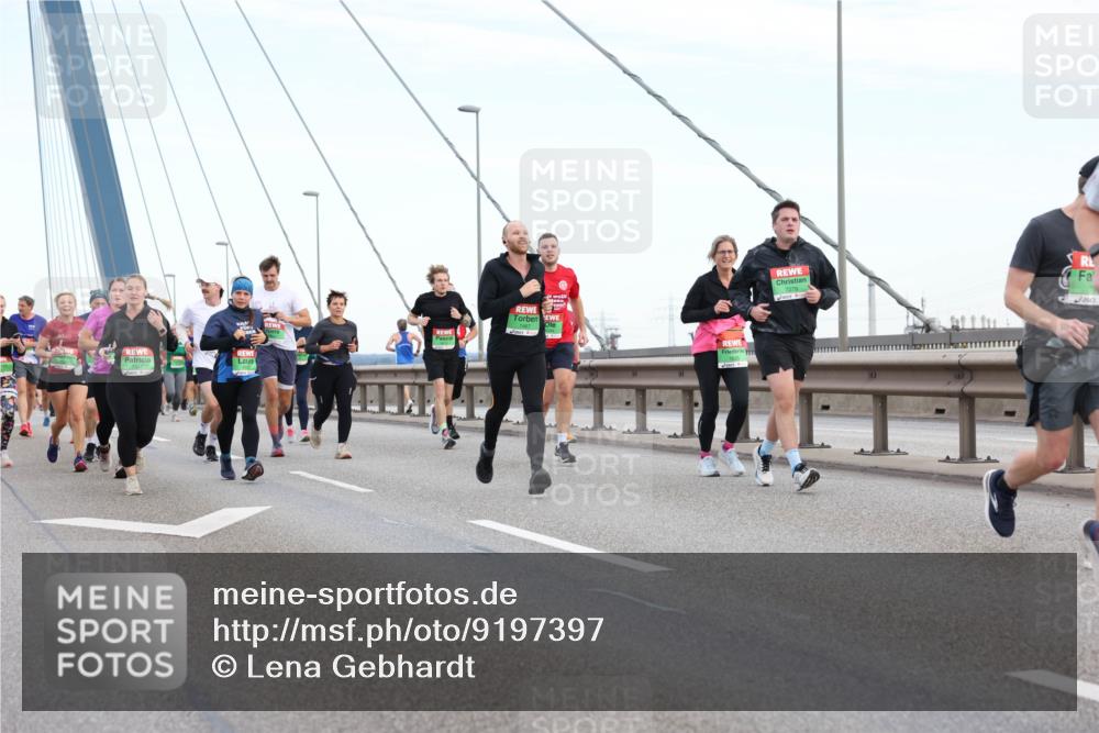 03.10.2025 - Köhlbrandbrückenlauf Lena Gebhardt http://msf.ph/oto/9197397 03.10.2025 15:31:09 Position 1  meine-sportfotos.de