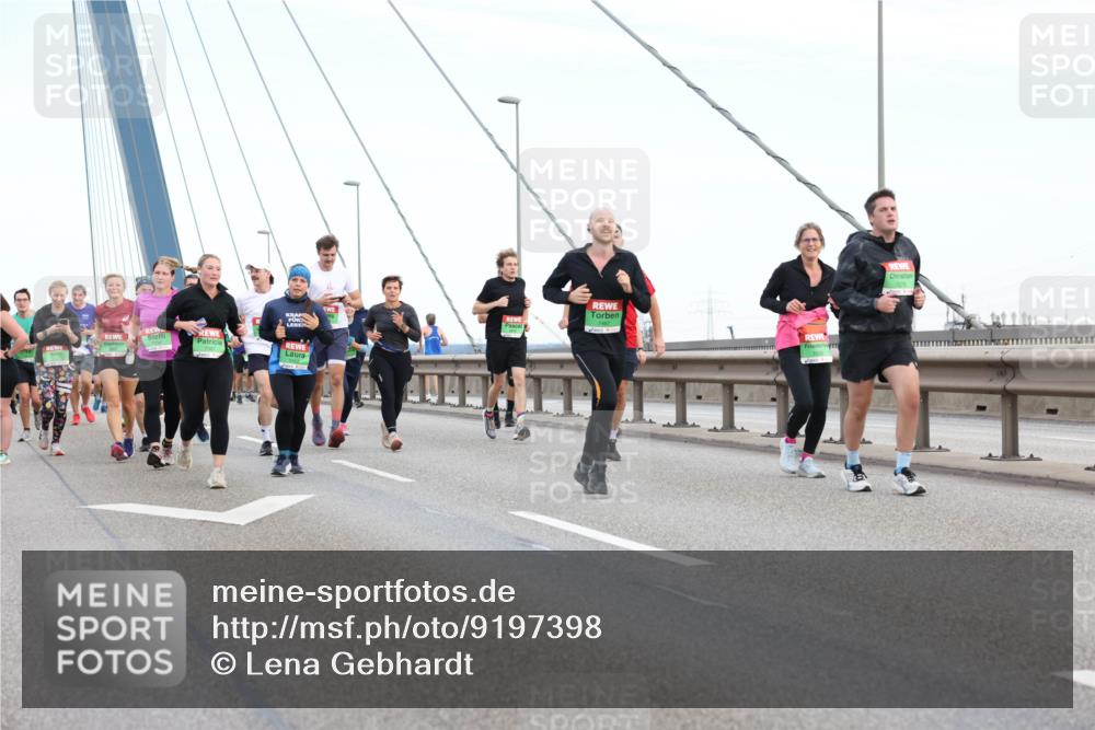 03.10.2025 - Köhlbrandbrückenlauf Lena Gebhardt http://msf.ph/oto/9197398 03.10.2025 15:31:10 Position 1  meine-sportfotos.de