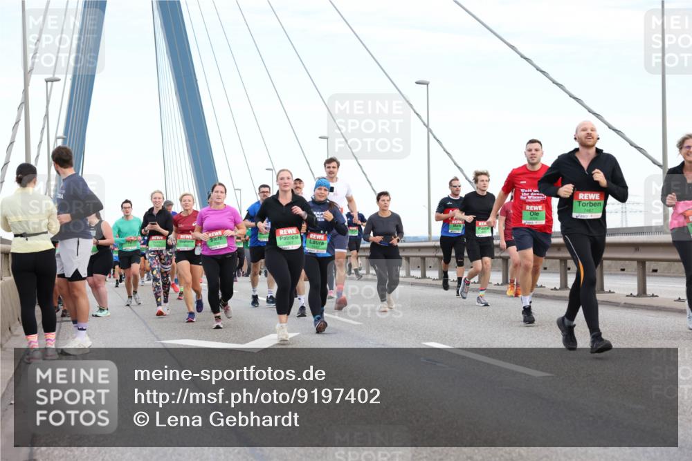 03.10.2025 - Köhlbrandbrückenlauf Lena Gebhardt http://msf.ph/oto/9197402 03.10.2025 15:31:10 Position 1 7367, 7467 meine-sportfotos.de