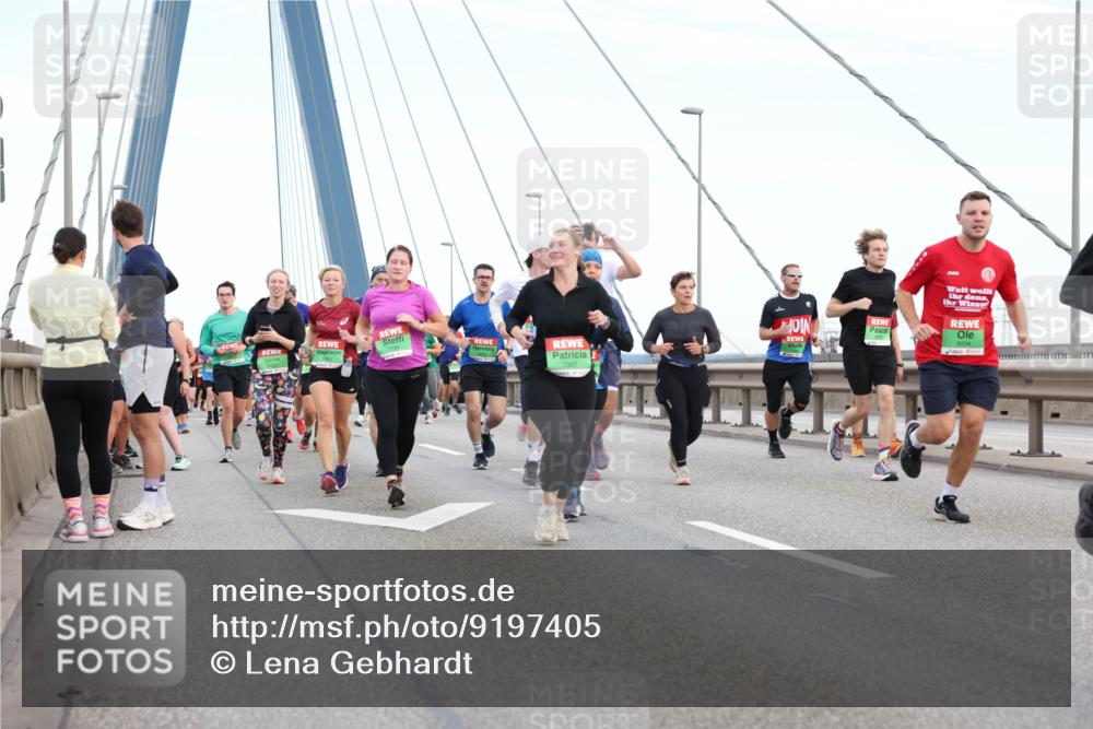 03.10.2025 - Köhlbrandbrückenlauf Lena Gebhardt http://msf.ph/oto/9197405 03.10.2025 15:31:11 Position 1 7734, 7367, 9334 meine-sportfotos.de