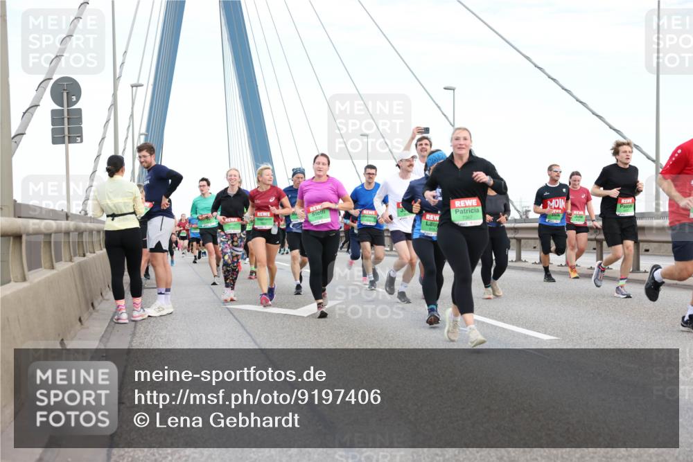 03.10.2025 - Köhlbrandbrückenlauf Lena Gebhardt http://msf.ph/oto/9197406 03.10.2025 15:31:12 Position 1  meine-sportfotos.de