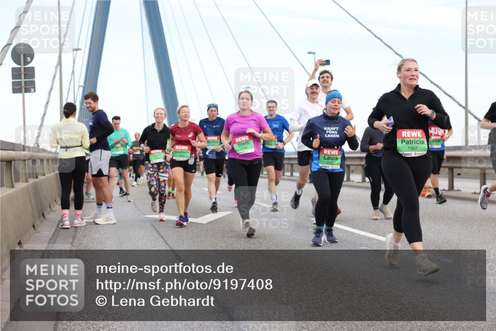 03.10.2025 - Köhlbrandbrückenlauf Lena Gebhardt http://msf.ph/oto/9197408 03.10.2025 15:31:12 Position 1 7734, 7367, 9153 meine-sportfotos.de