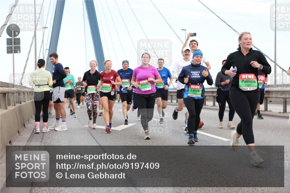 03.10.2025 - Köhlbrandbrückenlauf Lena Gebhardt http://msf.ph/oto/9197409 03.10.2025 15:31:12 Position 1 7893, 7734, 9153, 7367 meine-sportfotos.de