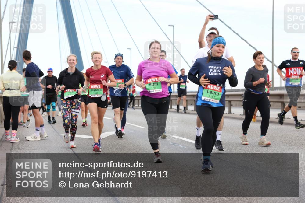 03.10.2025 - Köhlbrandbrückenlauf Lena Gebhardt http://msf.ph/oto/9197413 03.10.2025 15:31:13 Position 1 9721, 7893, 7734, 9153 meine-sportfotos.de