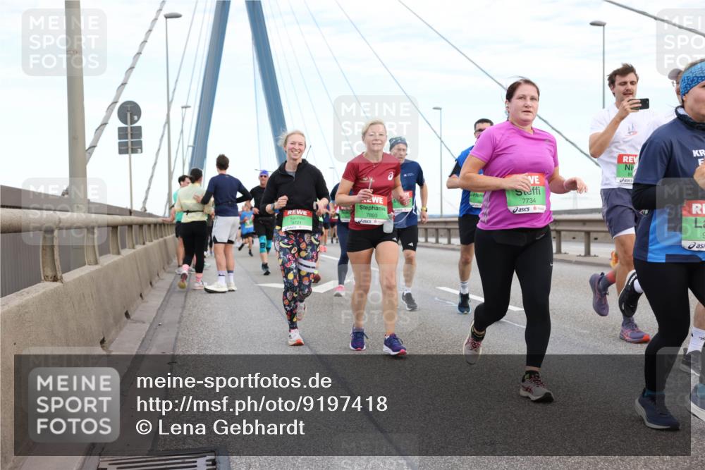 03.10.2025 - Köhlbrandbrückenlauf Lena Gebhardt http://msf.ph/oto/9197418 03.10.2025 15:31:14 Position 1 9721, 7893, 85, 7734 meine-sportfotos.de