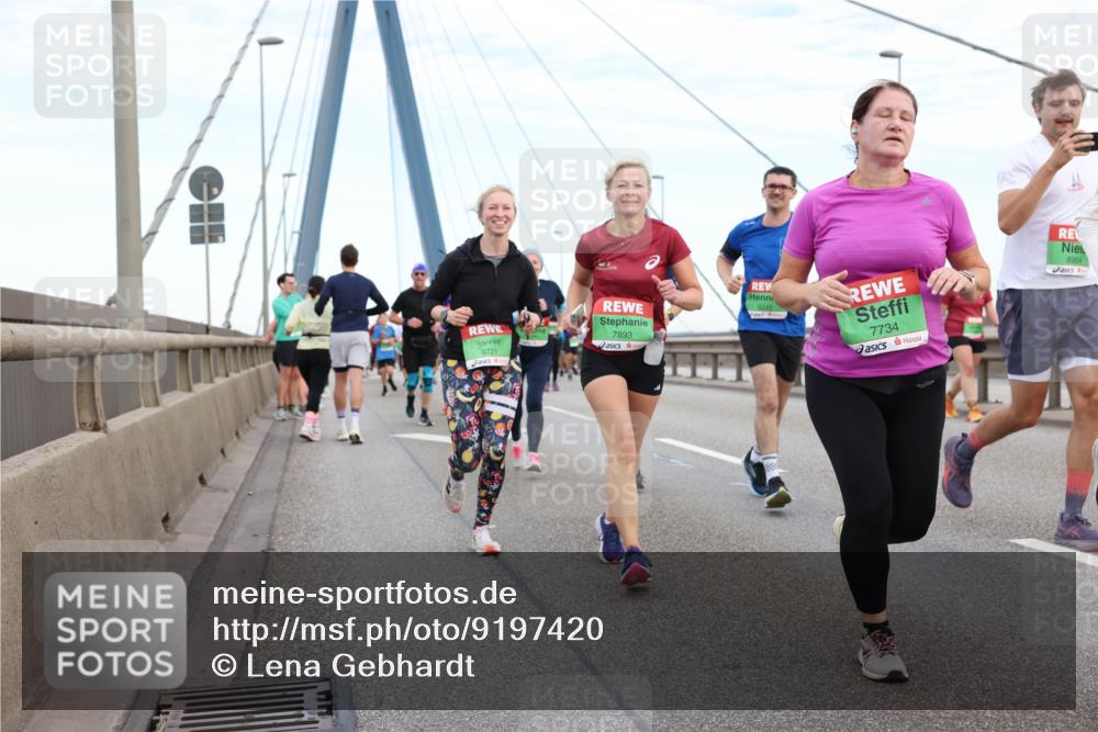 03.10.2025 - Köhlbrandbrückenlauf Lena Gebhardt http://msf.ph/oto/9197420 03.10.2025 15:31:15 Position 1 9721, 7893, 9244, 7734, 8954 meine-sportfotos.de
