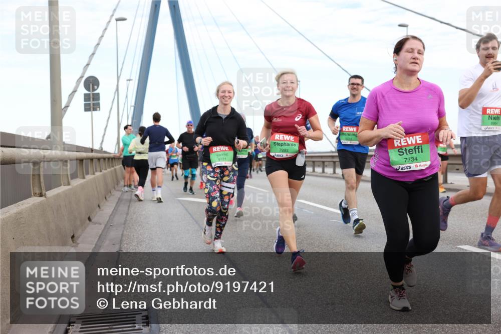 03.10.2025 - Köhlbrandbrückenlauf Lena Gebhardt http://msf.ph/oto/9197421 03.10.2025 15:31:15 Position 1 7893, 9721, 9244, 7734, 8954 meine-sportfotos.de