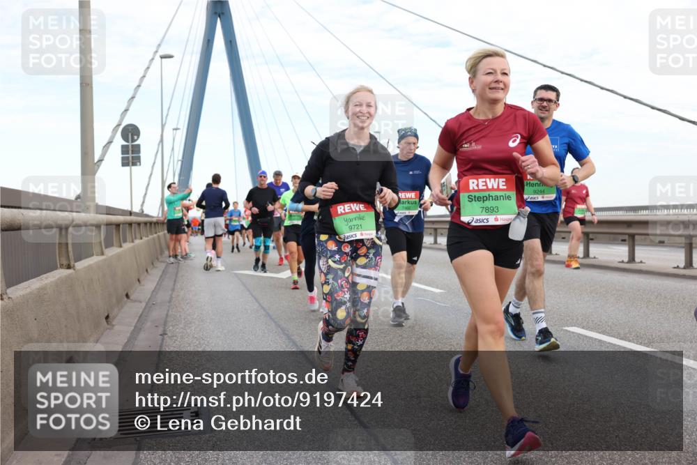 03.10.2025 - Köhlbrandbrückenlauf Lena Gebhardt http://msf.ph/oto/9197424 03.10.2025 15:31:15 Position 1 9721, 7893, 9244 meine-sportfotos.de