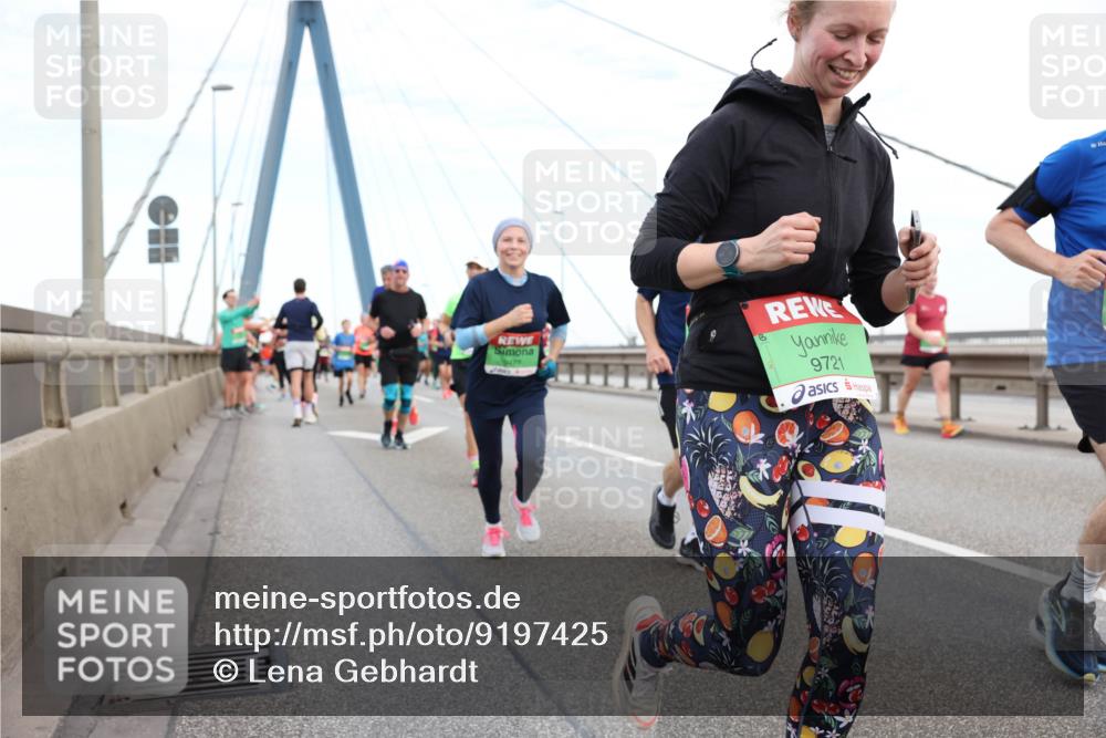 03.10.2025 - Köhlbrandbrückenlauf Lena Gebhardt http://msf.ph/oto/9197425 03.10.2025 15:31:16 Position 1 9077, 9721 meine-sportfotos.de