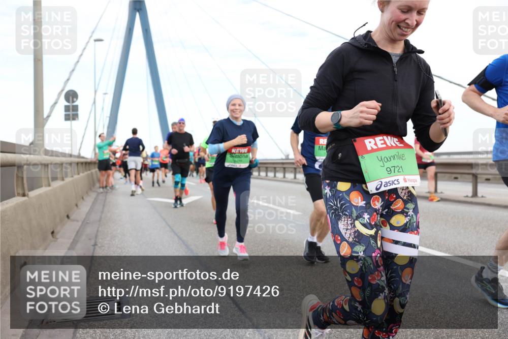 03.10.2025 - Köhlbrandbrückenlauf Lena Gebhardt http://msf.ph/oto/9197426 03.10.2025 15:31:16 Position 1 9477, 9721 meine-sportfotos.de
