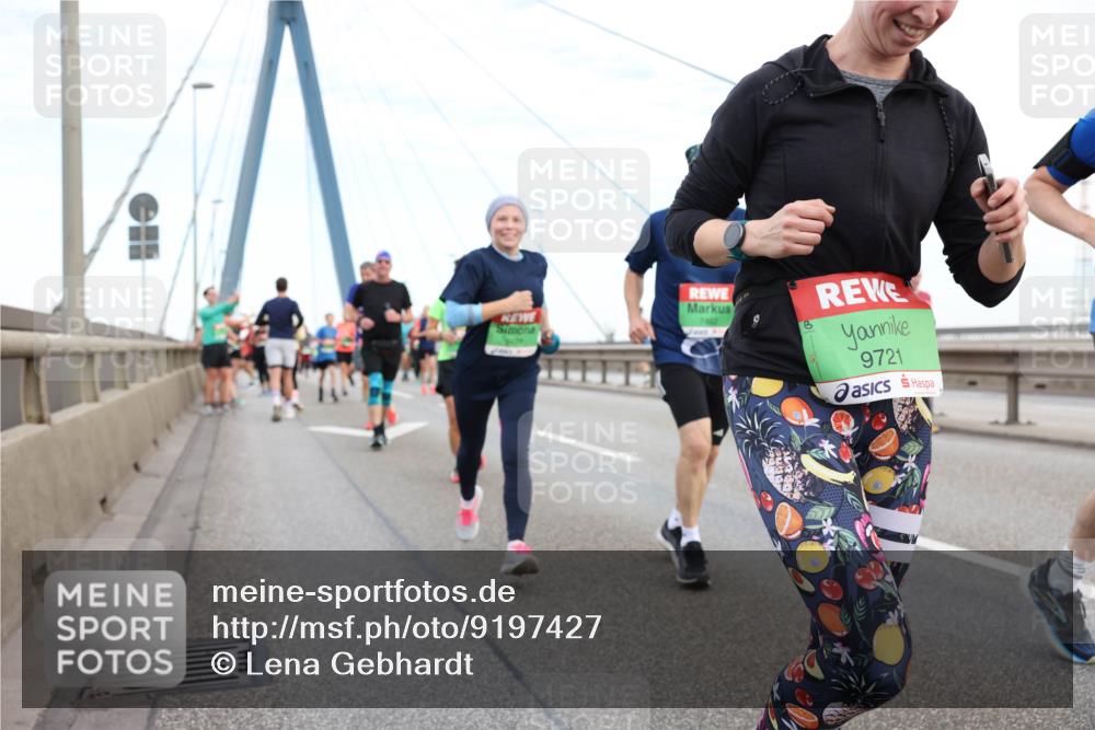 03.10.2025 - Köhlbrandbrückenlauf Lena Gebhardt http://msf.ph/oto/9197427 03.10.2025 15:31:16 Position 1 9721 meine-sportfotos.de