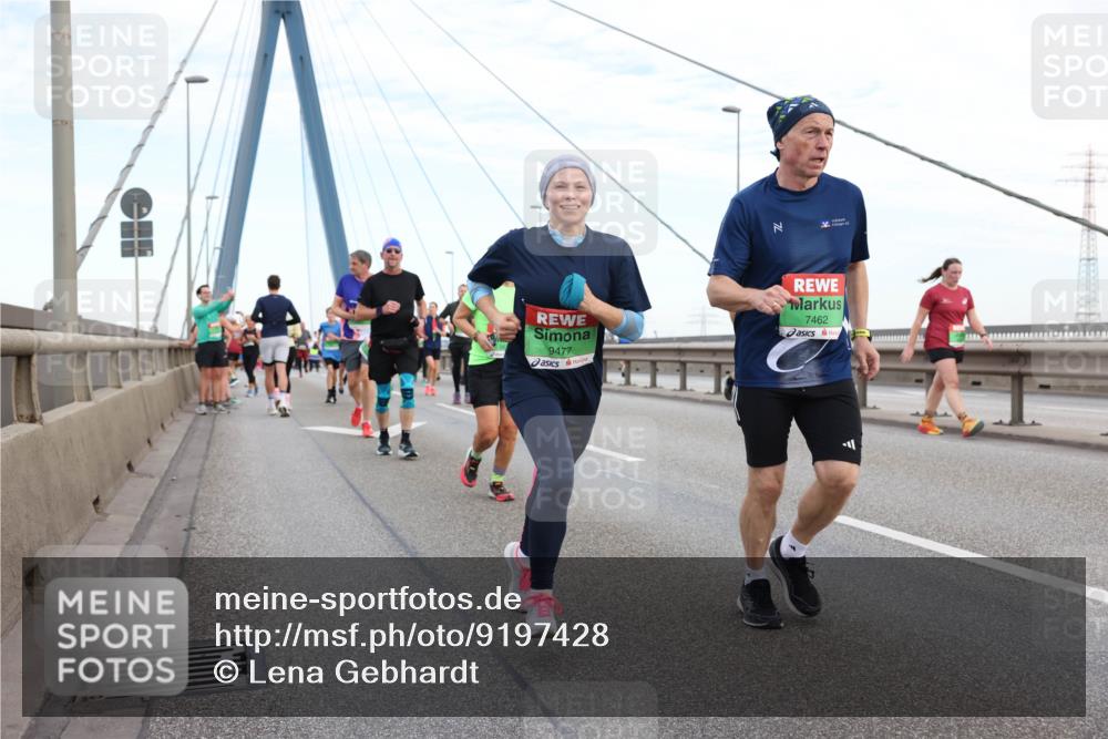 03.10.2025 - Köhlbrandbrückenlauf Lena Gebhardt http://msf.ph/oto/9197428 03.10.2025 15:31:16 Position 1 9477, 7462 meine-sportfotos.de