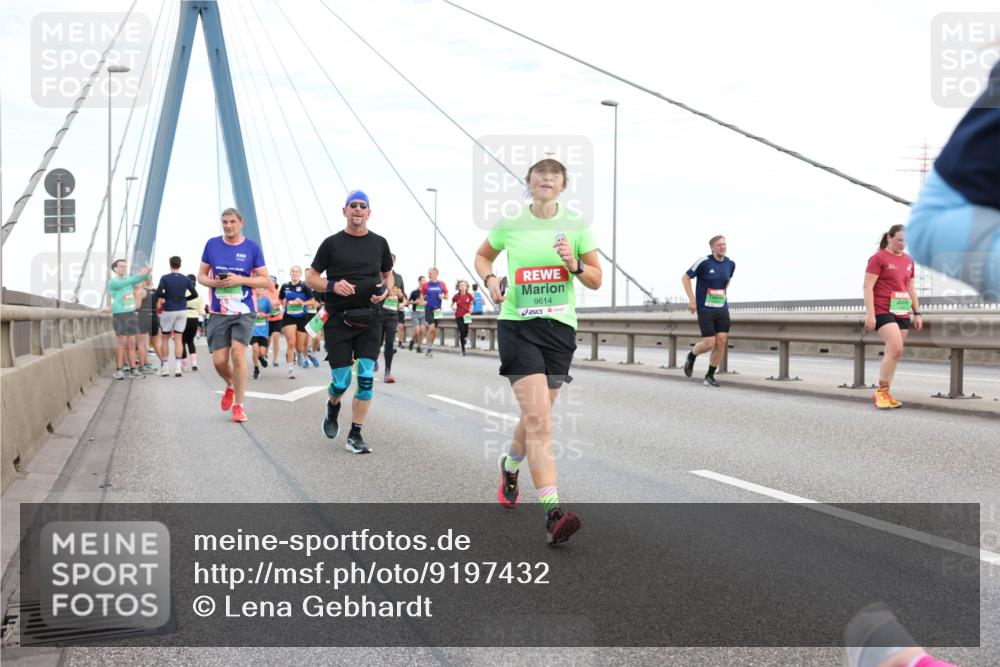 03.10.2025 - Köhlbrandbrückenlauf Lena Gebhardt http://msf.ph/oto/9197432 03.10.2025 15:31:17 Position 1 9614 meine-sportfotos.de