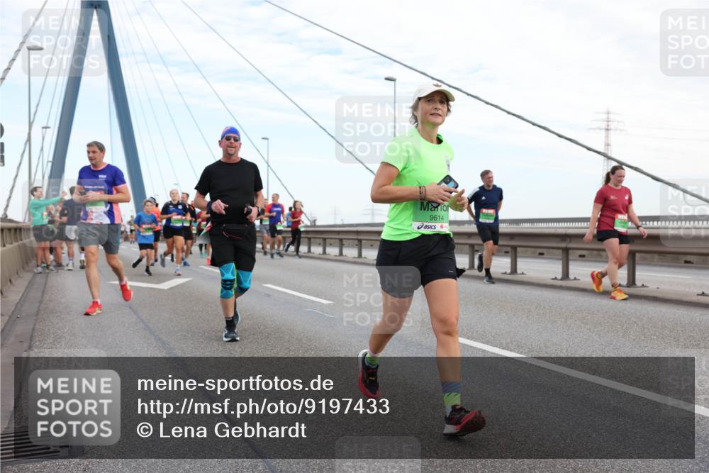 03.10.2025 - Köhlbrandbrückenlauf Lena Gebhardt http://msf.ph/oto/9197433 03.10.2025 15:31:18 Position 1 9614 meine-sportfotos.de