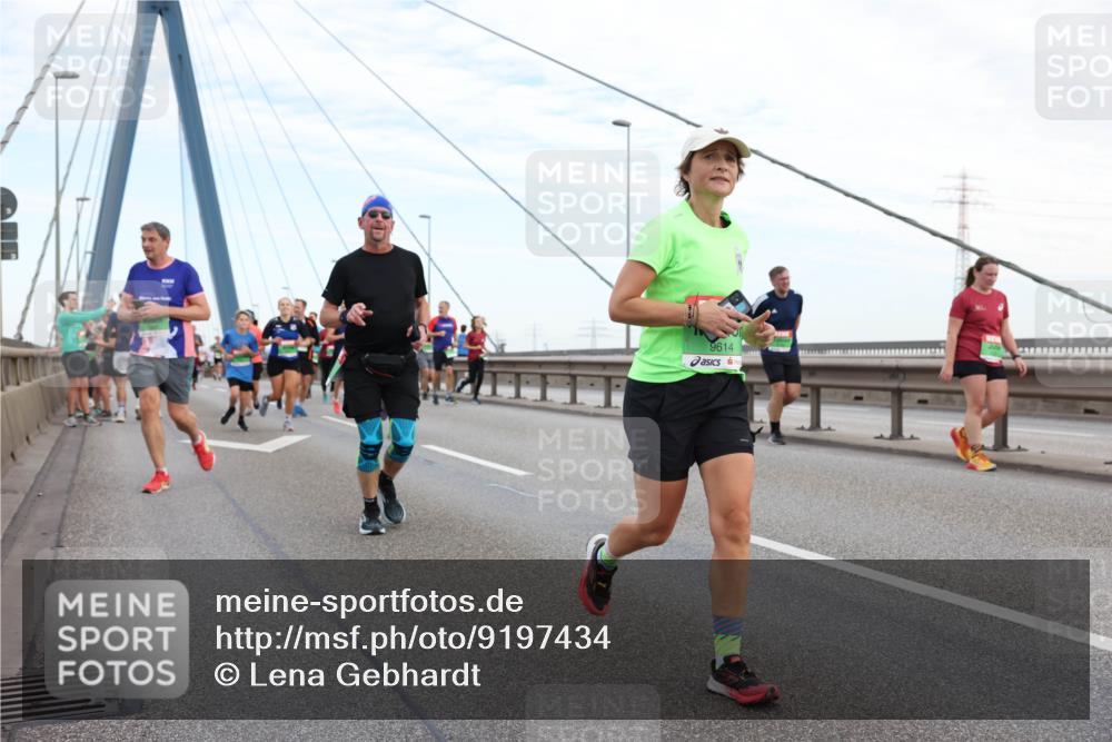 03.10.2025 - Köhlbrandbrückenlauf Lena Gebhardt http://msf.ph/oto/9197434 03.10.2025 15:31:18 Position 1 9614 meine-sportfotos.de