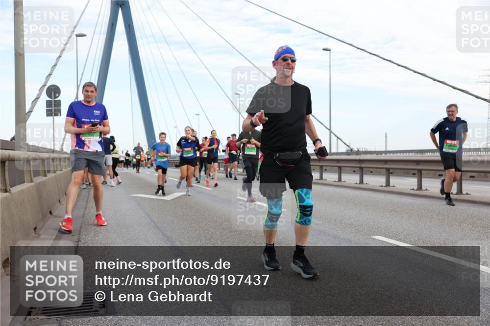 03.10.2025 - Köhlbrandbrückenlauf Lena Gebhardt http://msf.ph/oto/9197437 03.10.2025 15:31:18 Position 1  meine-sportfotos.de