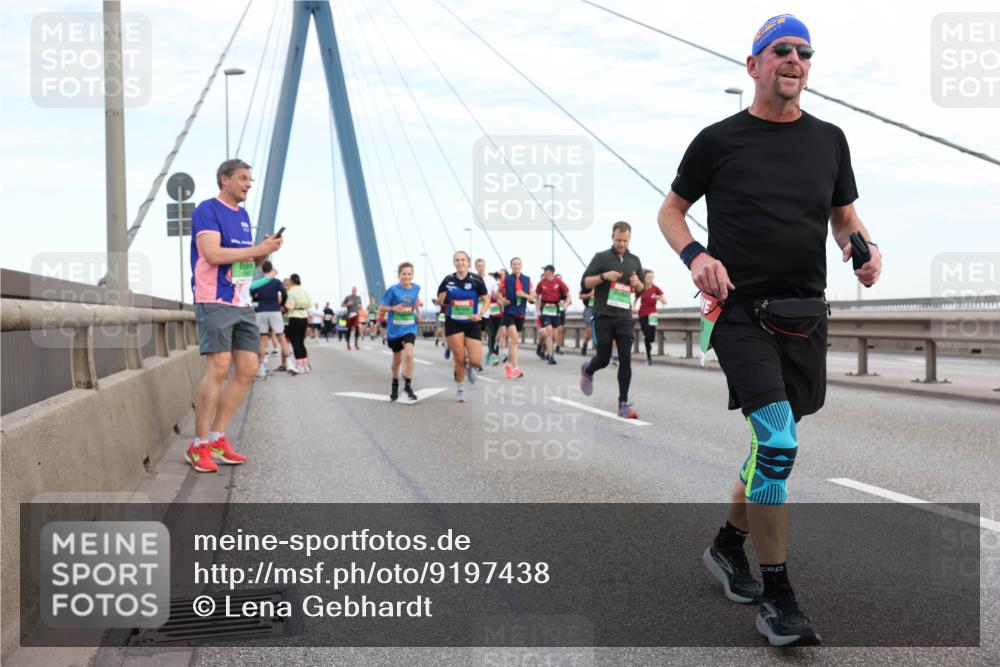 03.10.2025 - Köhlbrandbrückenlauf Lena Gebhardt http://msf.ph/oto/9197438 03.10.2025 15:31:19 Position 1  meine-sportfotos.de